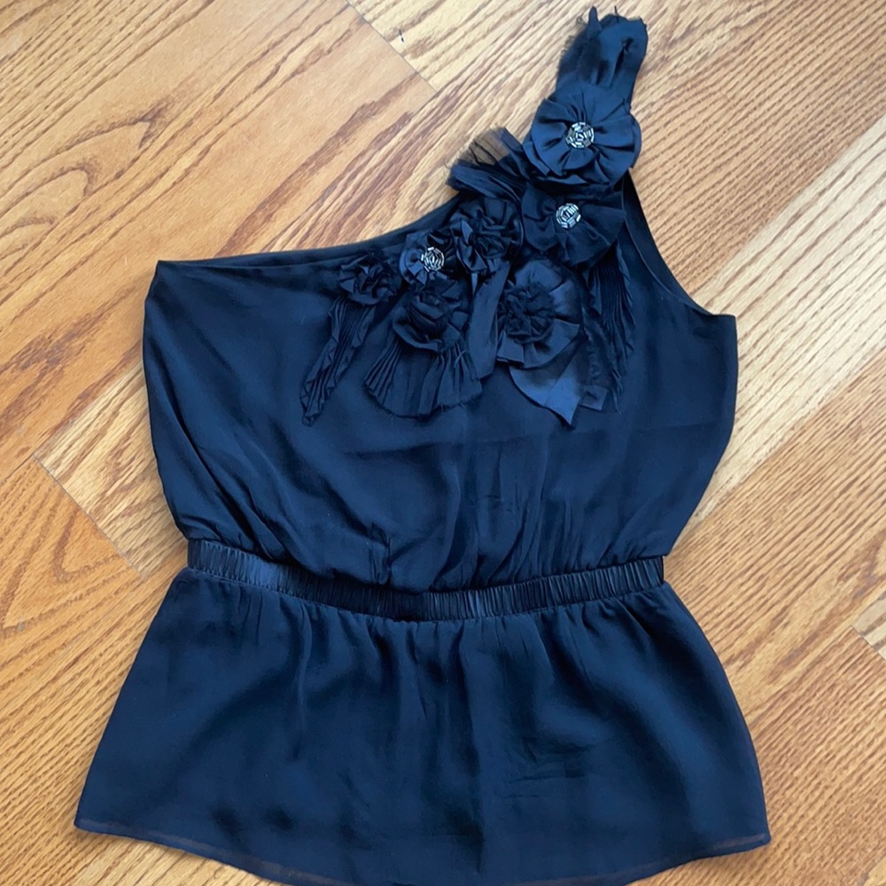 One shoulder top